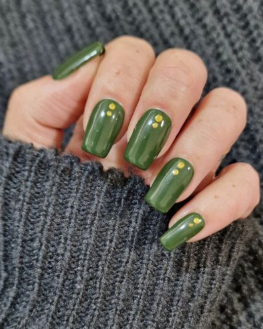 Green Christmas Nail Designs